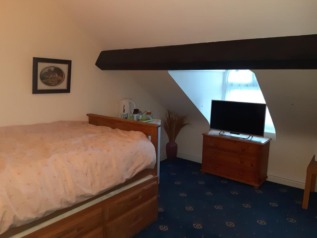 Phoenix Nights Guest House Barrow-in-Furness Екстериор снимка